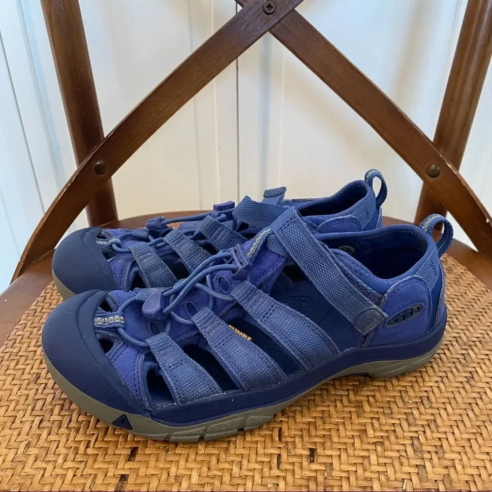Keen purple adjustable purple water shoes size 6